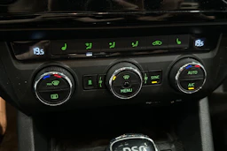 harmaa Skoda Octavia 2017 kuva 27.