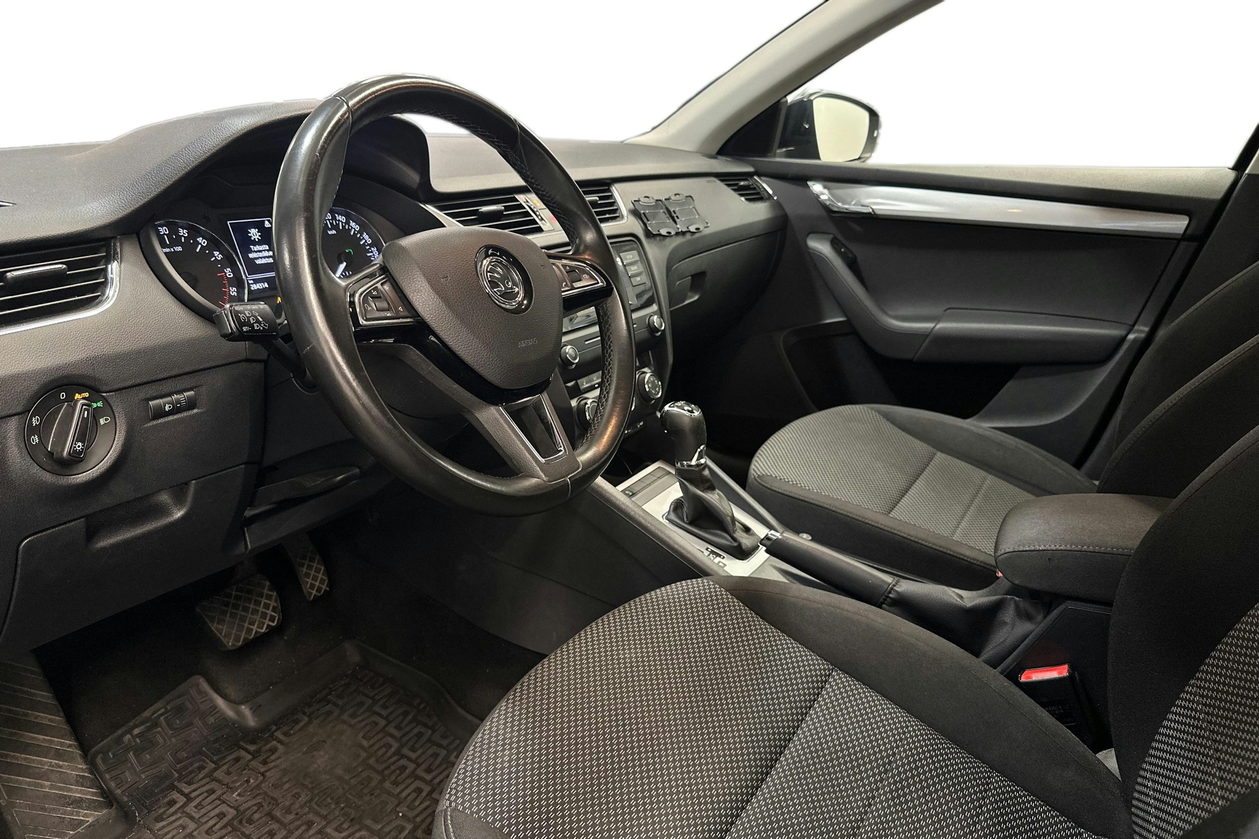 Musta Skoda OCTAVIA 2017 kuva 6.
