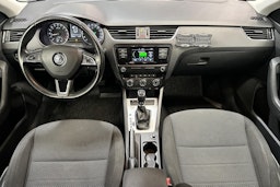Musta Skoda OCTAVIA 2017 kuva 7.