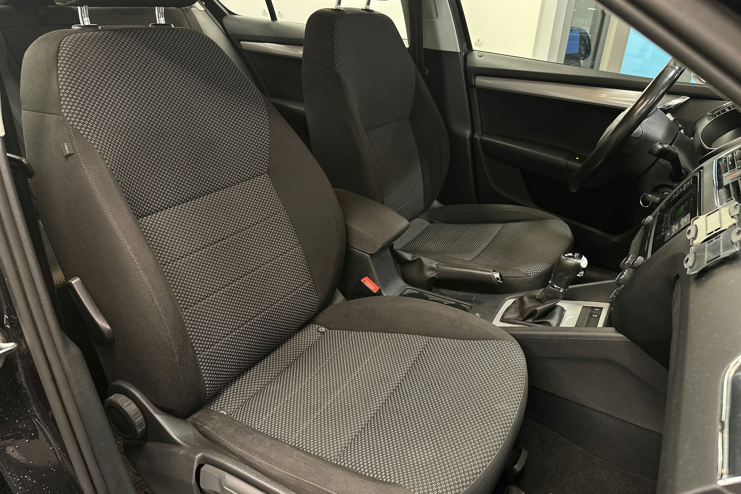 Musta Skoda OCTAVIA 2017 kuva 12.