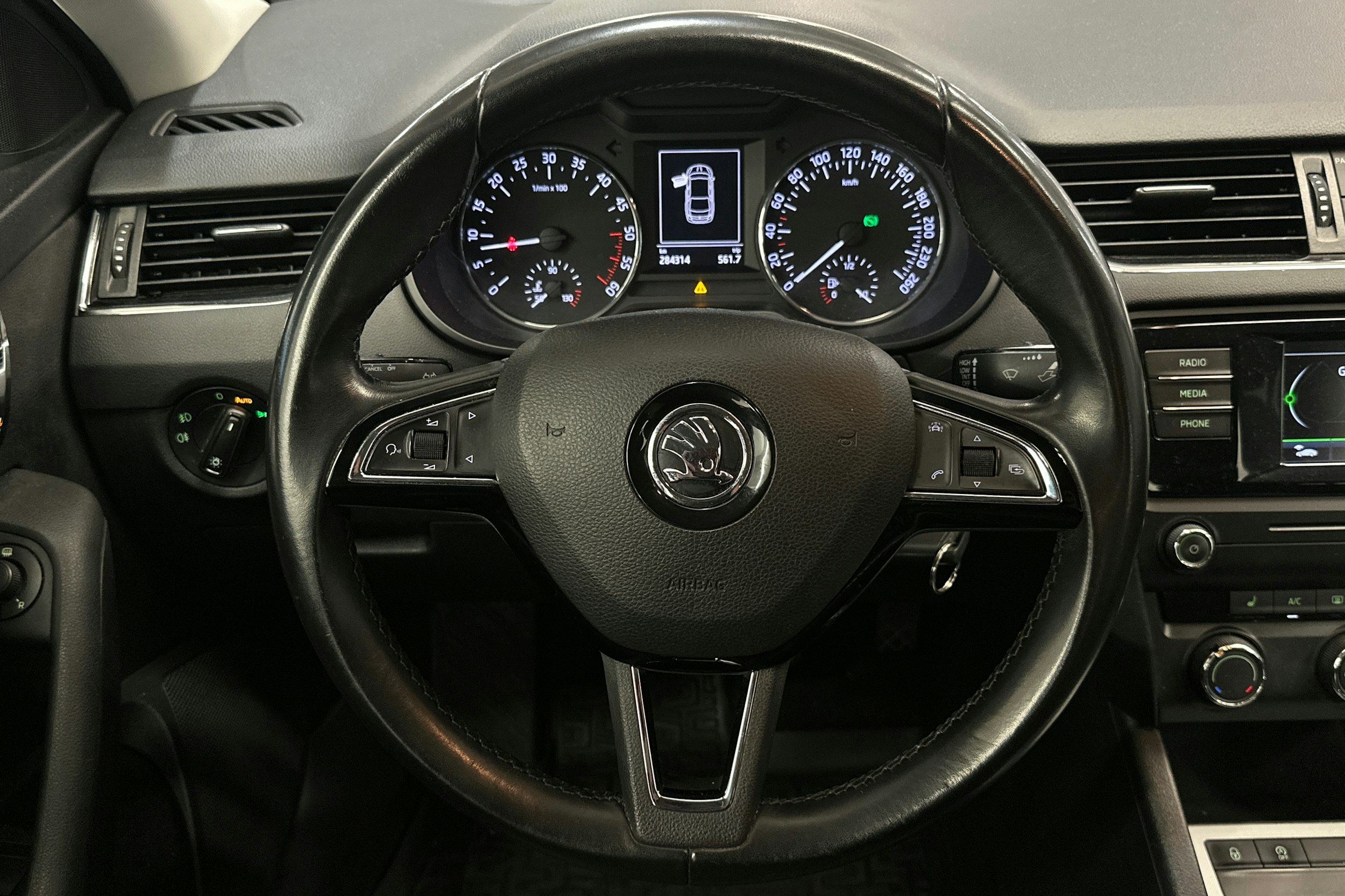 Musta Skoda OCTAVIA 2017 kuva 13.