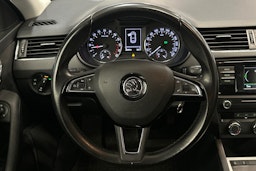 Musta Skoda OCTAVIA 2017 kuva 13.