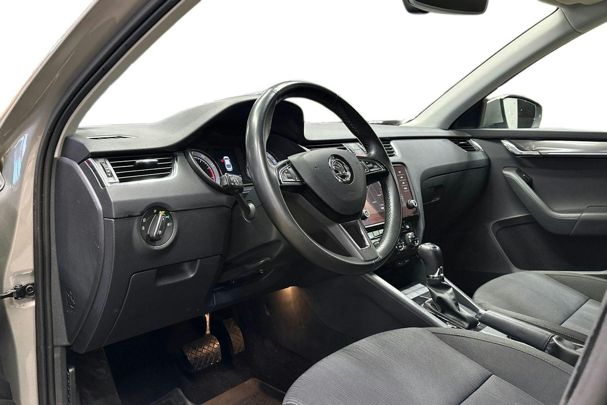 ruskea (beige) Skoda Octavia 2018 kuva 7.