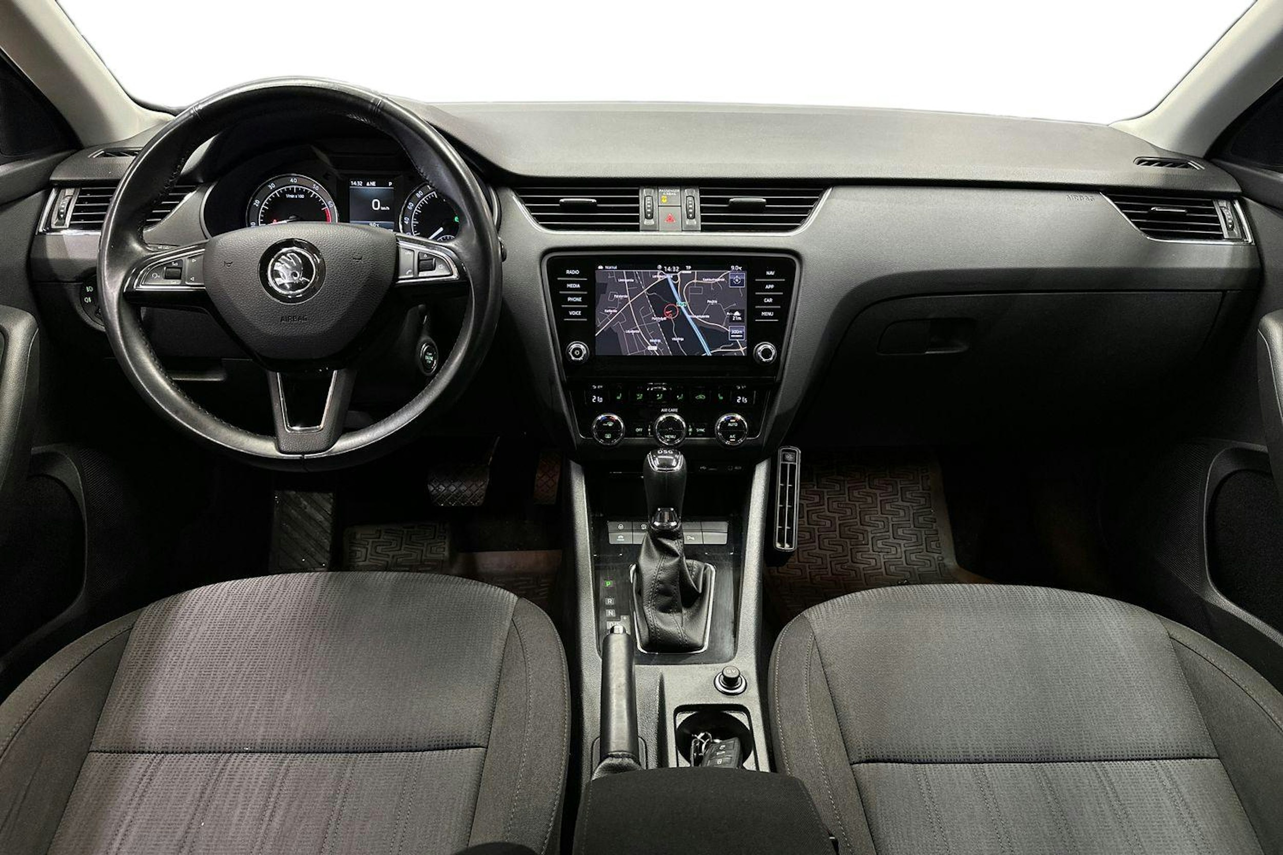 ruskea (beige) Skoda Octavia 2018 kuva 9.