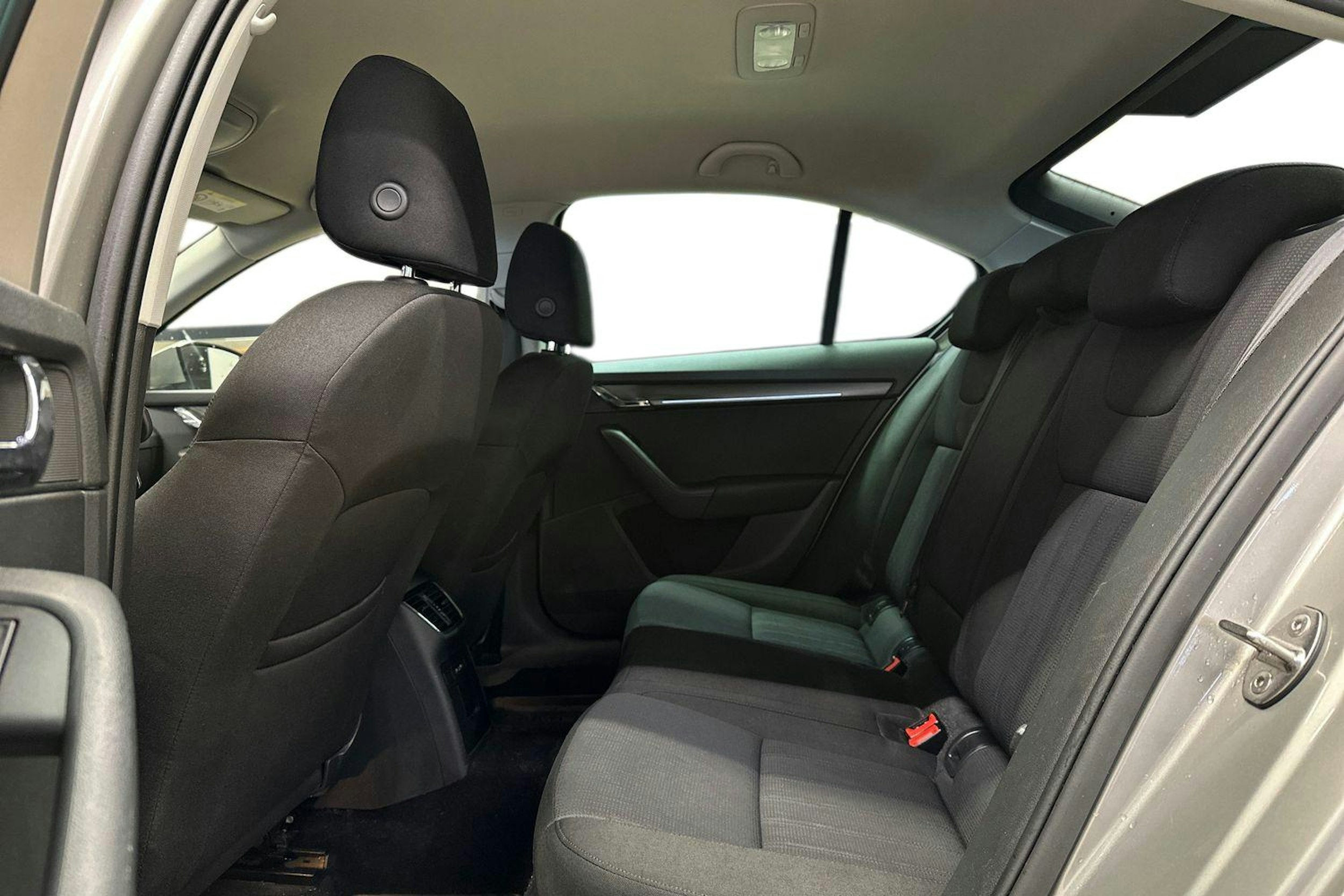 ruskea (beige) Skoda Octavia 2018 kuva 10.