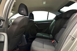 ruskea (beige) Skoda Octavia 2018 kuva 10.