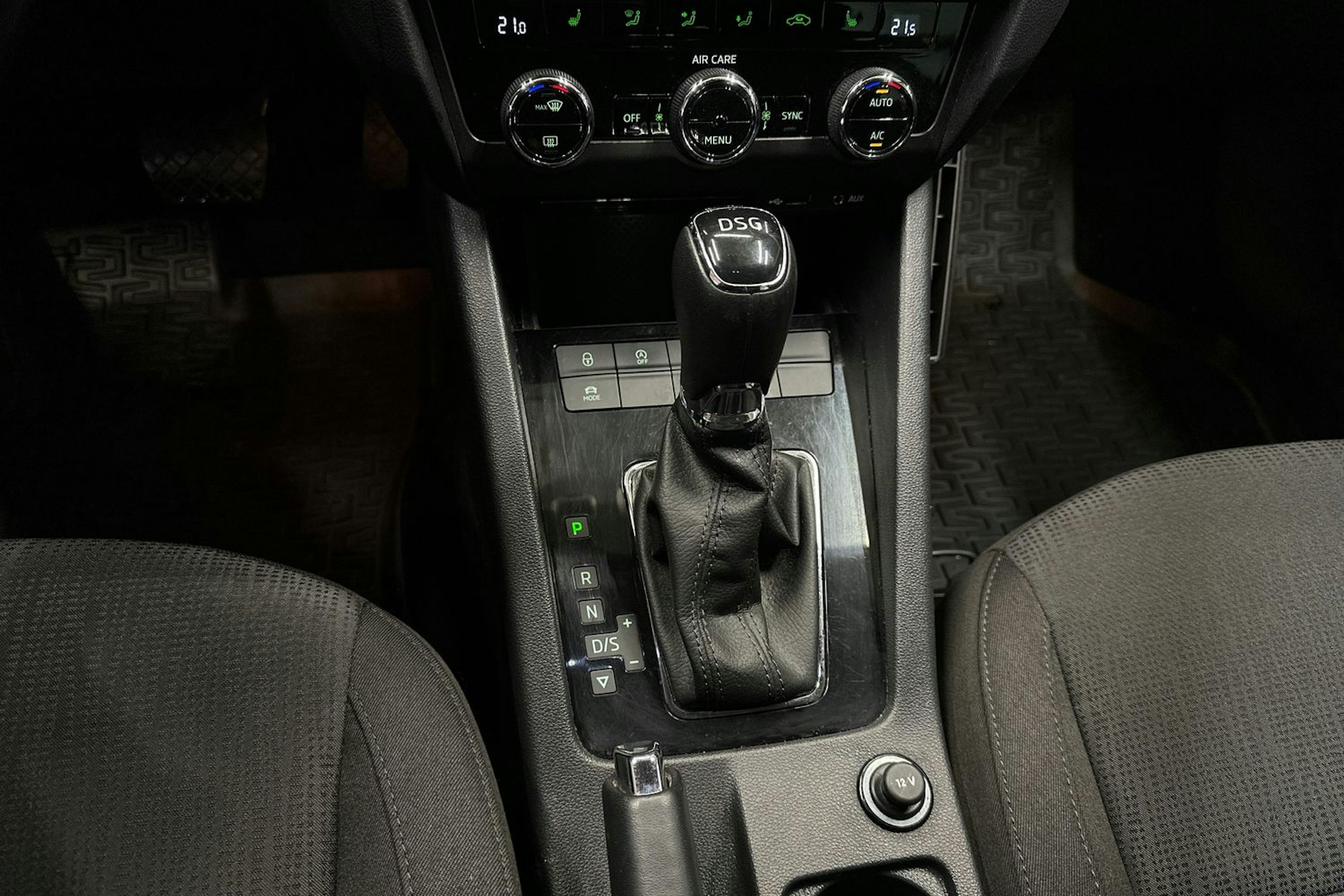 ruskea (beige) Skoda Octavia 2018 kuva 21.