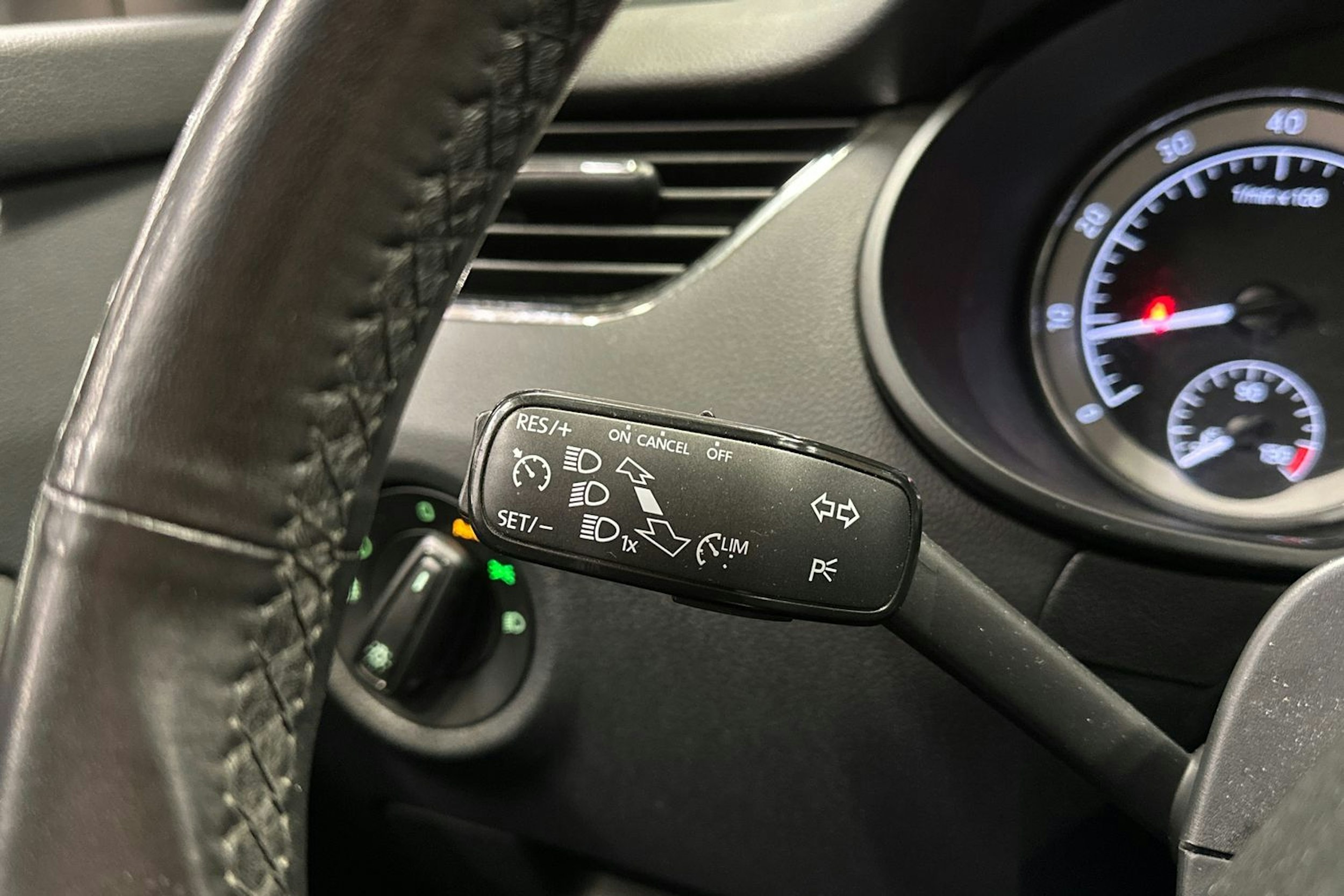 ruskea (beige) Skoda Octavia 2018 kuva 23.