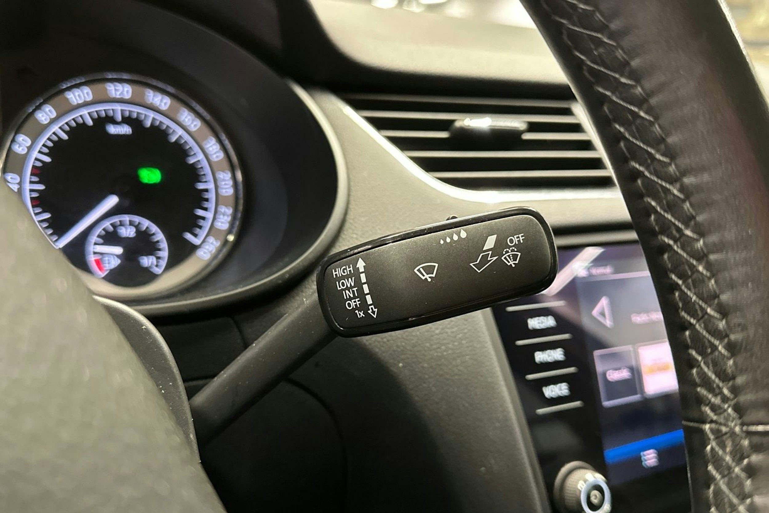 ruskea (beige) Skoda Octavia 2018 kuva 24.