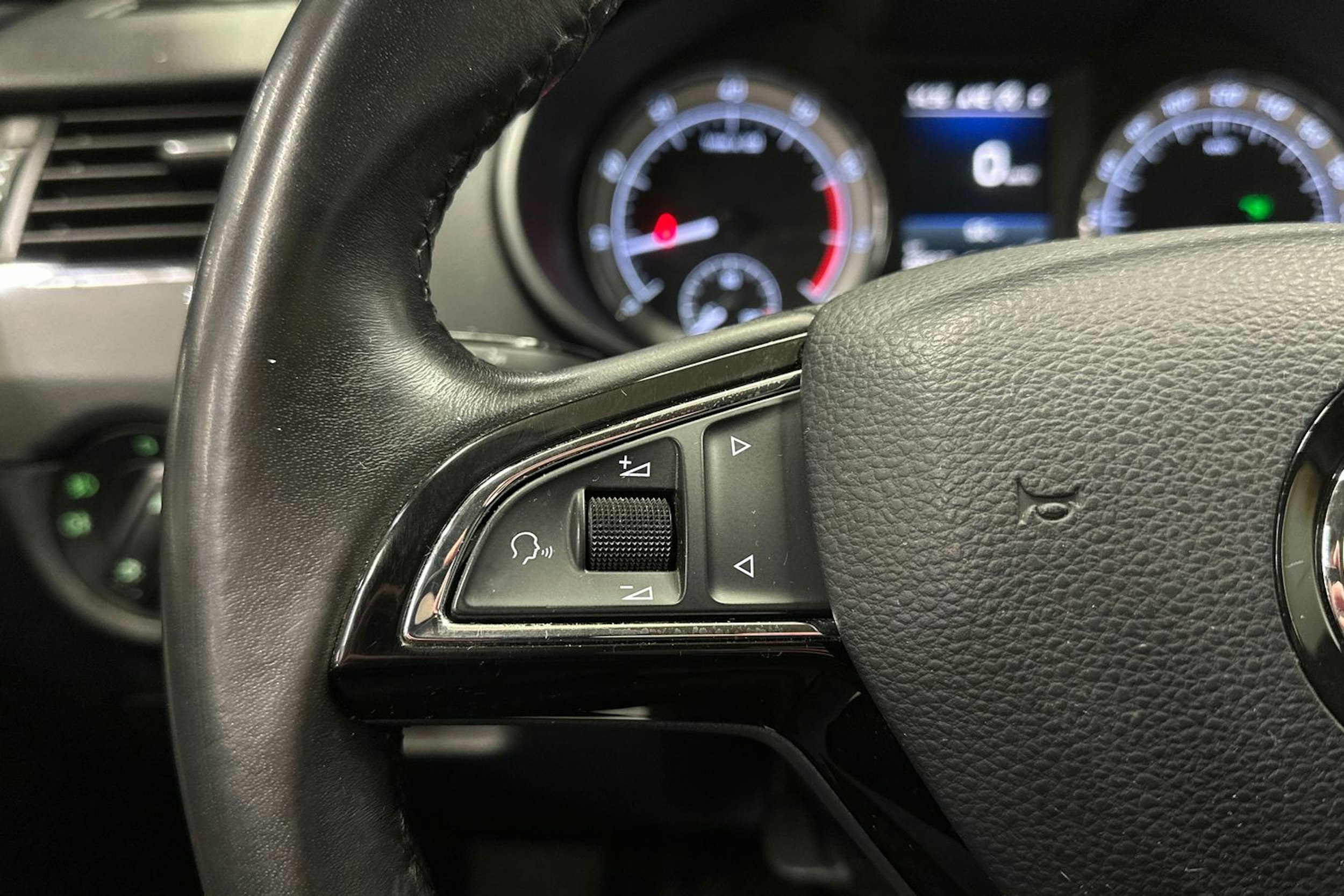 ruskea (beige) Skoda Octavia 2018 kuva 25.