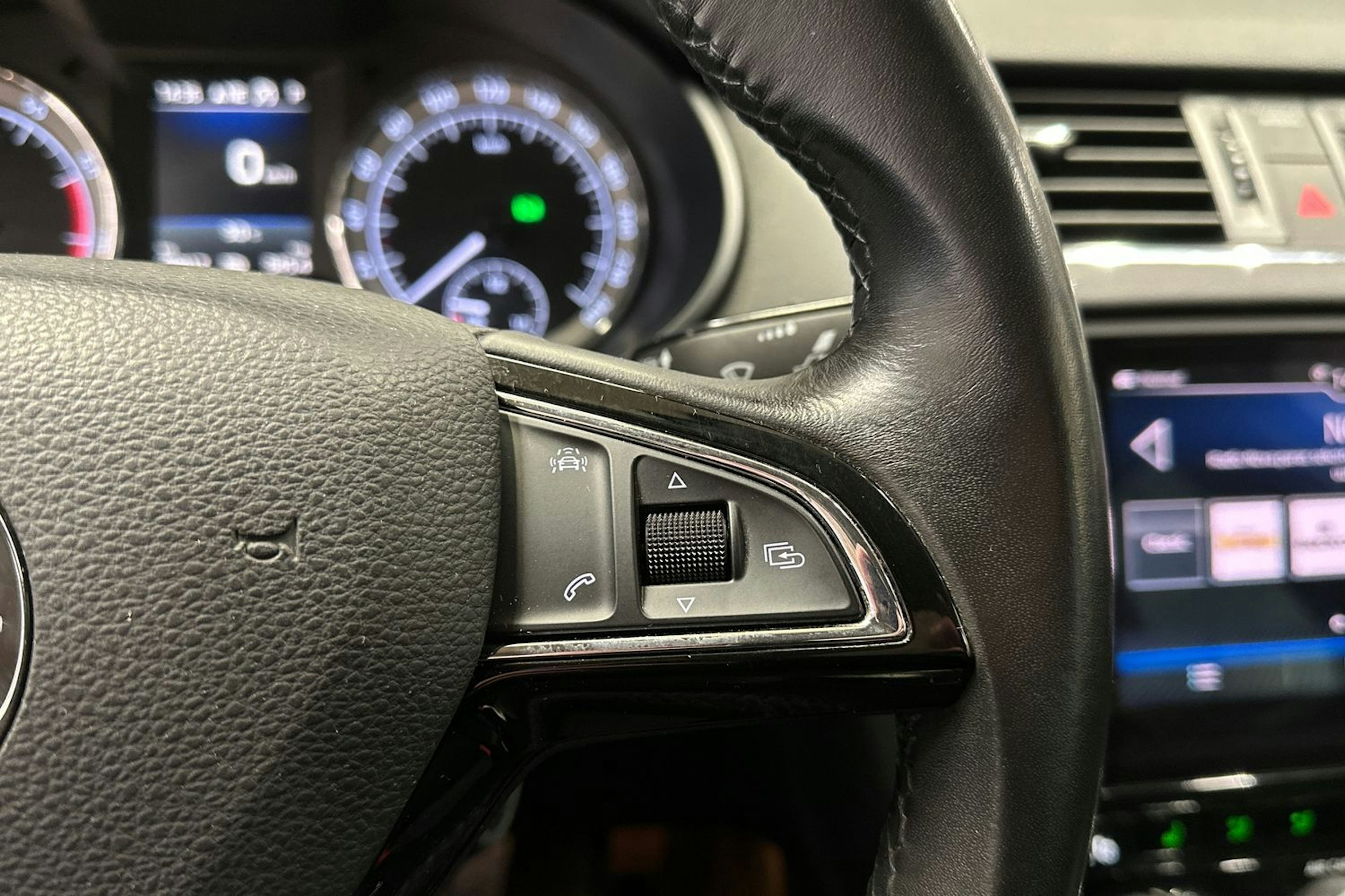 ruskea (beige) Skoda Octavia 2018 kuva 26.