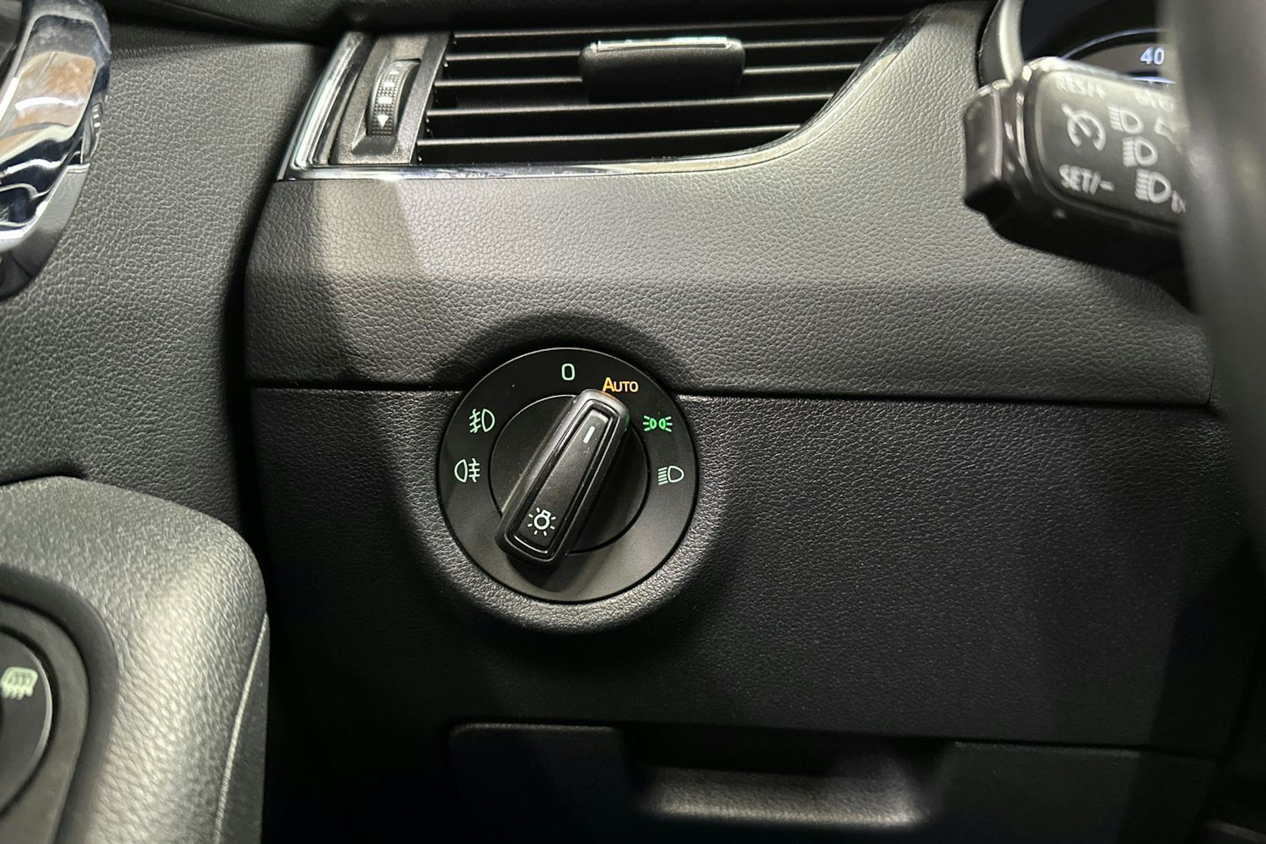 ruskea (beige) Skoda Octavia 2018 kuva 28.