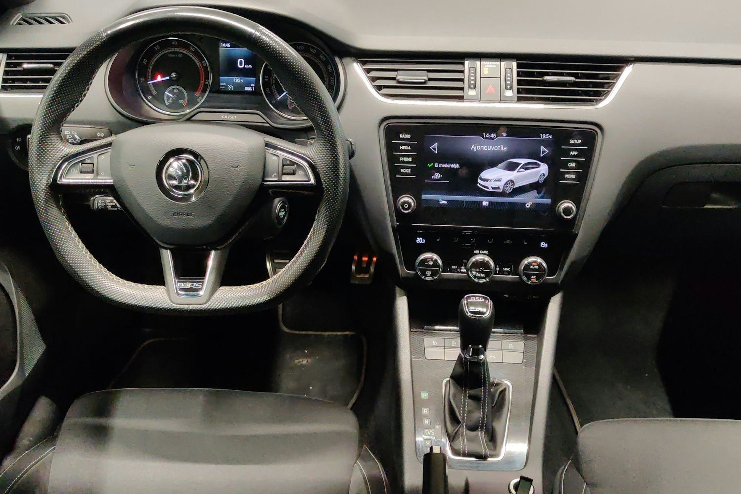 harmaa Skoda Octavia 2017 kuva 9.