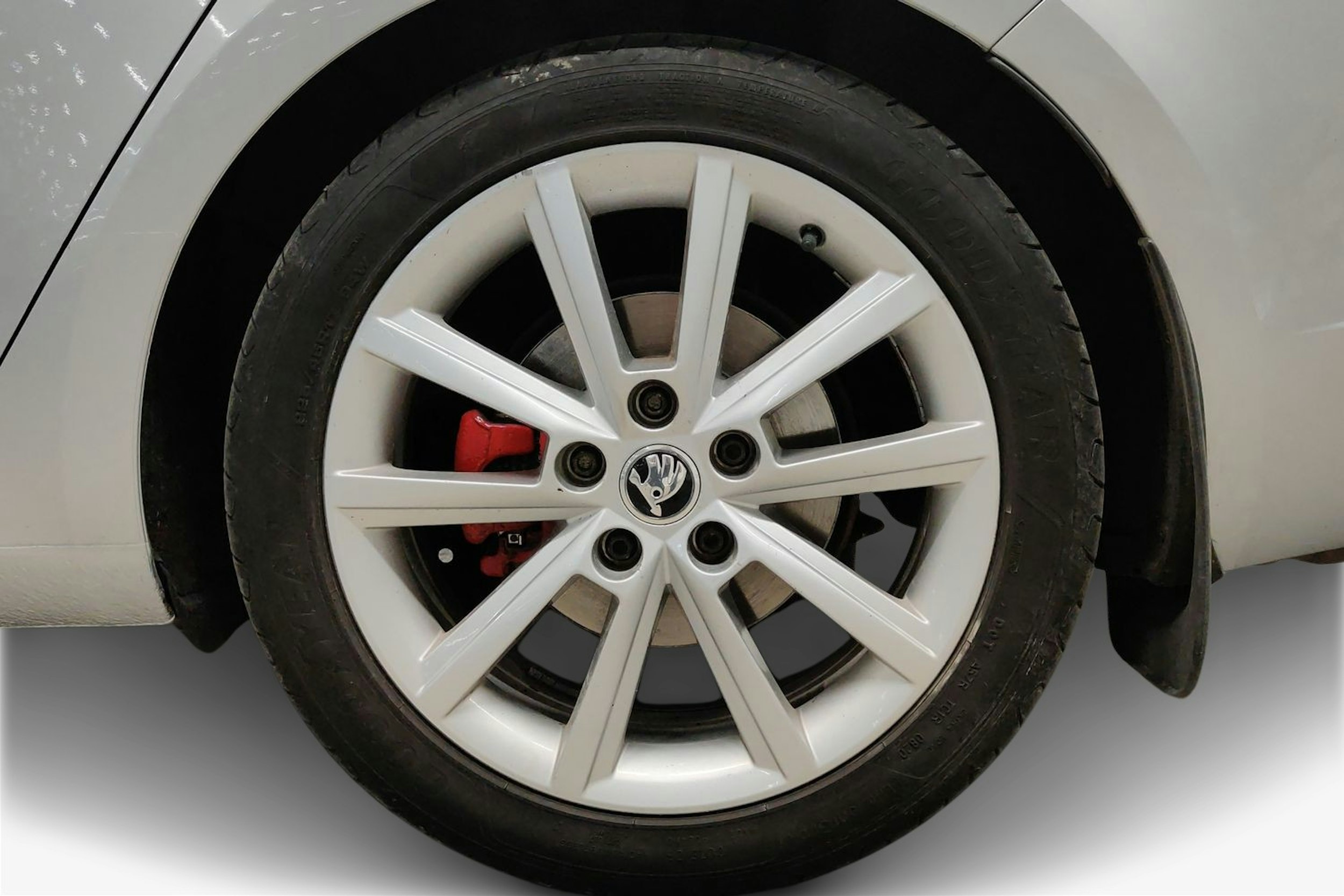 harmaa Skoda Octavia 2017 kuva 11.