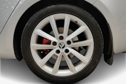 harmaa Skoda Octavia 2017 kuva 11.