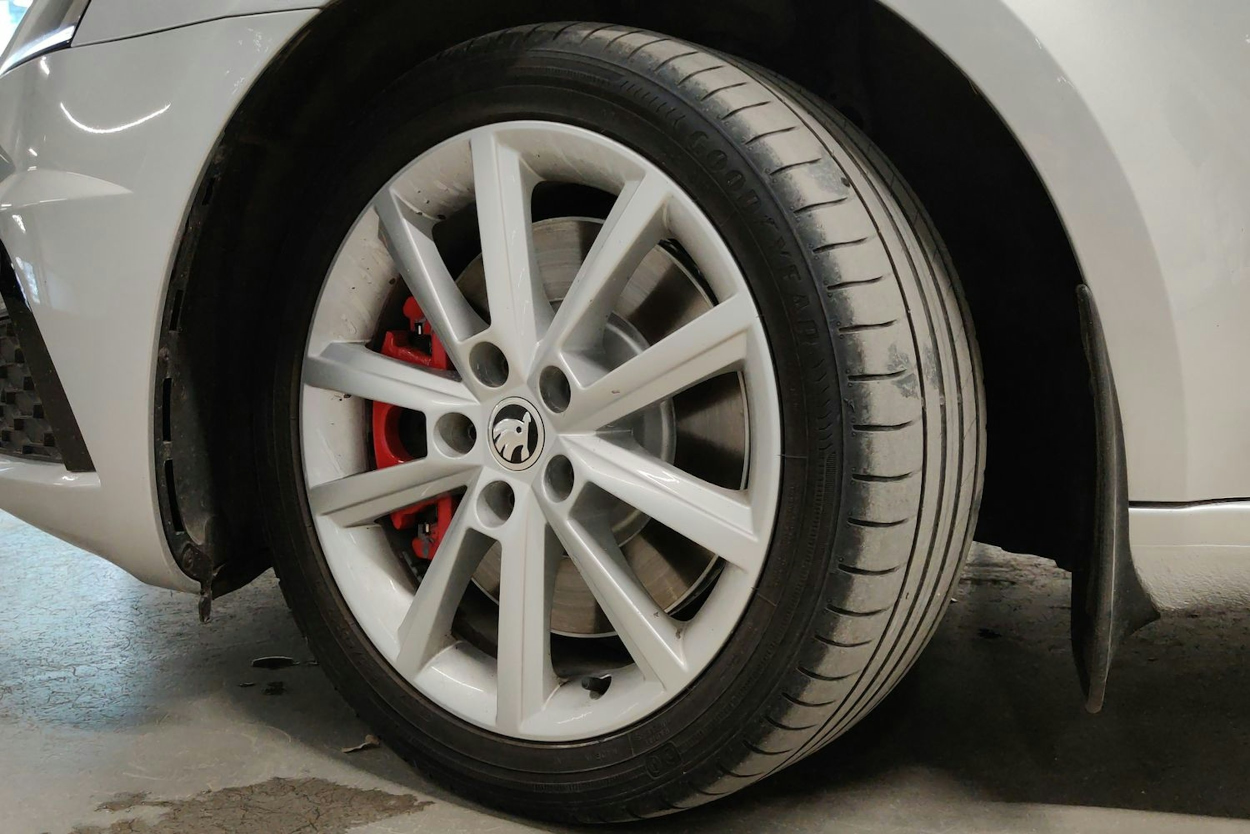 harmaa Skoda Octavia 2017 kuva 13.