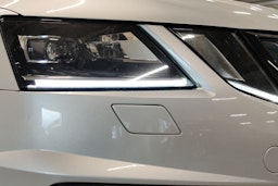 harmaa Skoda Octavia 2017 kuva 14.