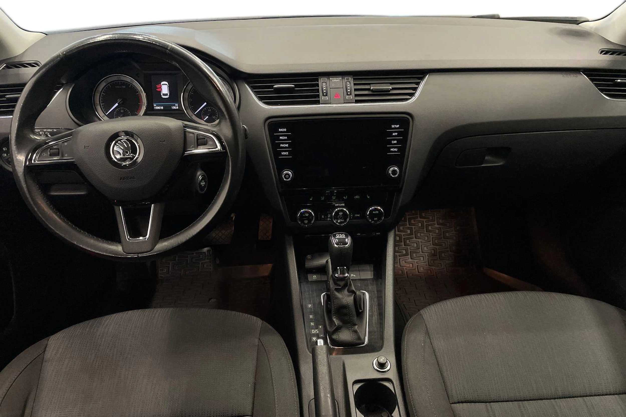 harmaa Skoda Octavia 2018 kuva 7.