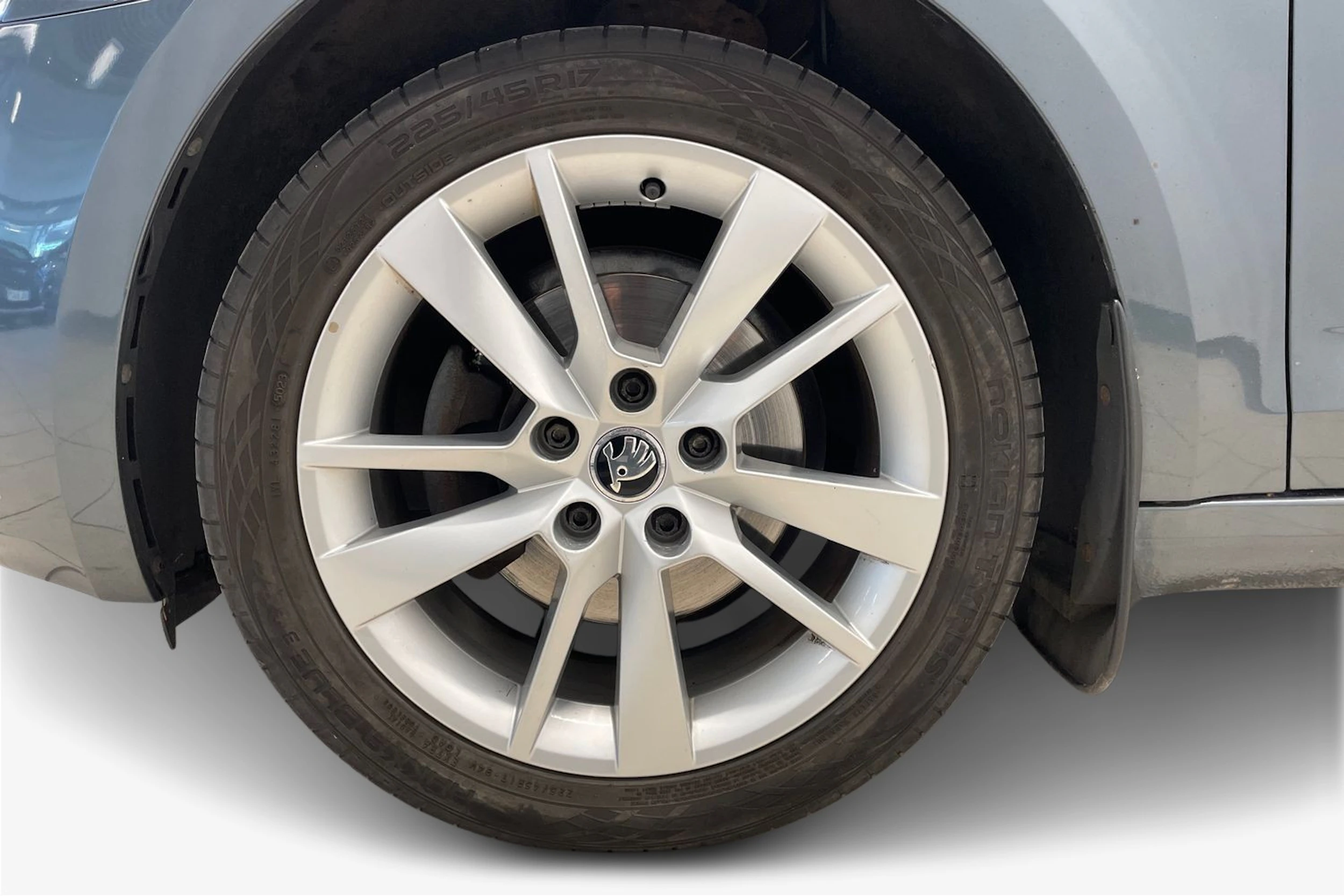 harmaa Skoda Octavia 2018 kuva 9.