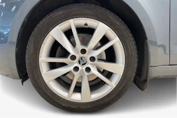harmaa Skoda Octavia 2018 kuva 9.