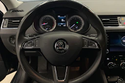 harmaa Skoda Octavia 2018 kuva 13.
