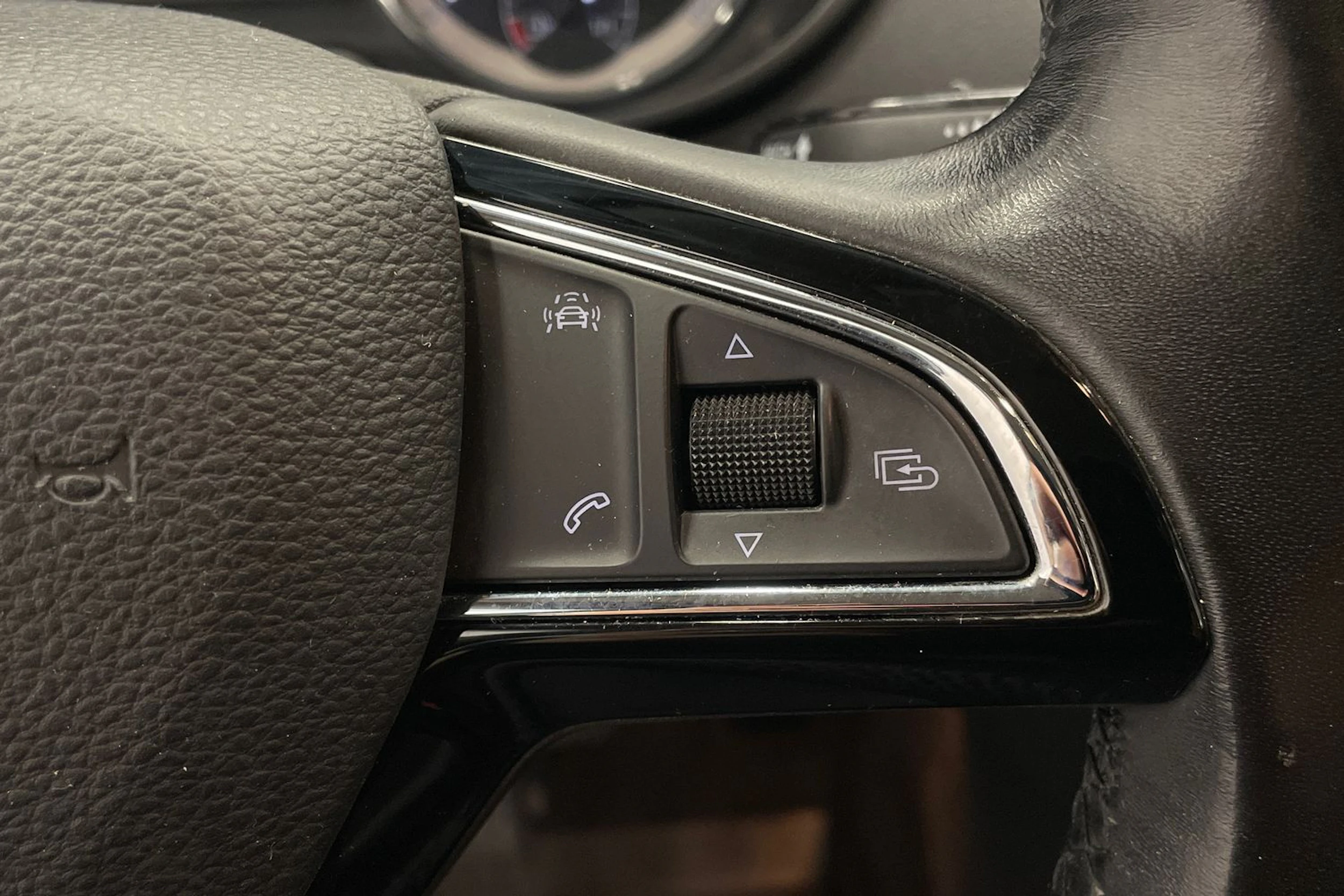harmaa Skoda Octavia 2018 kuva 15.