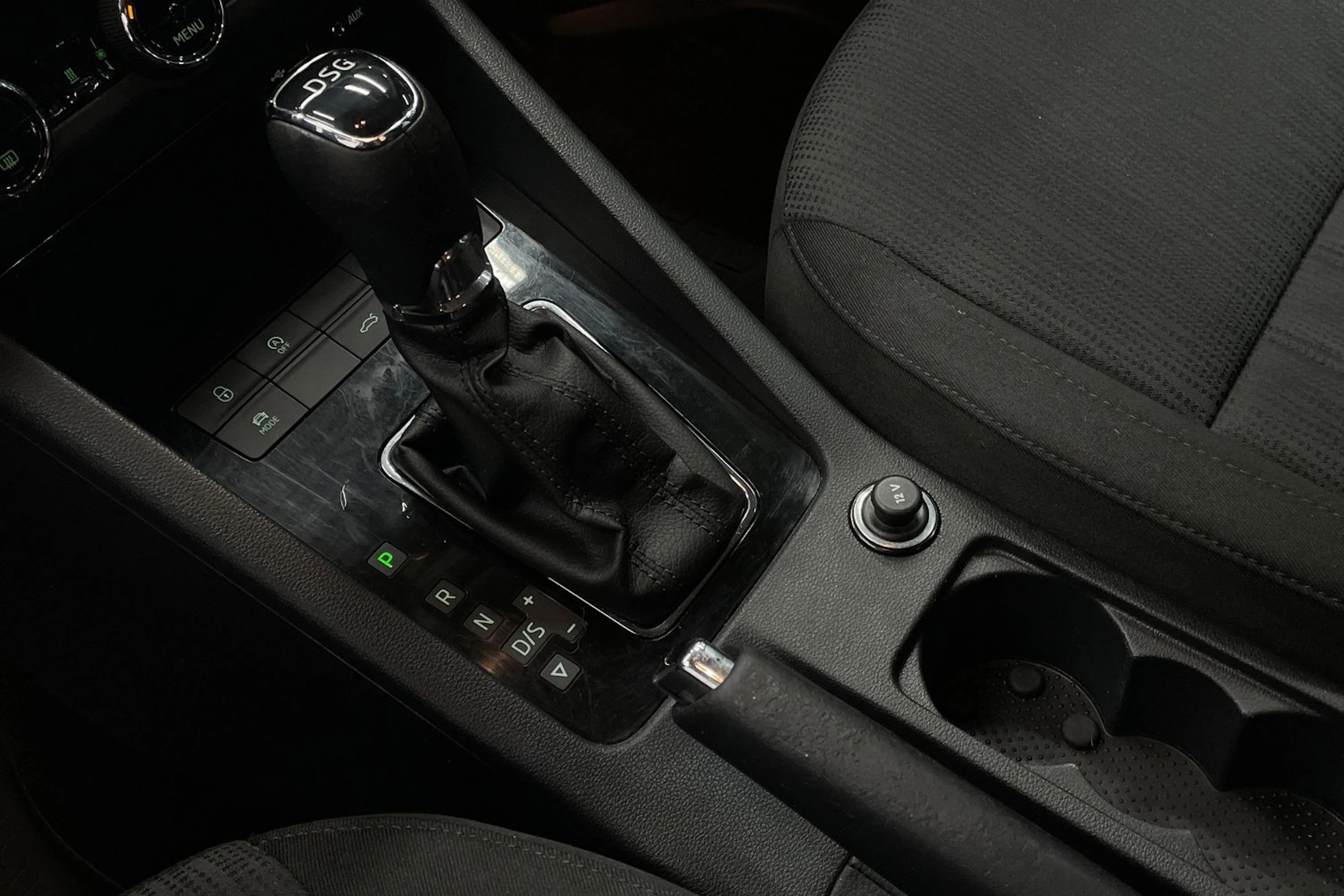harmaa Skoda Octavia 2018 kuva 17.