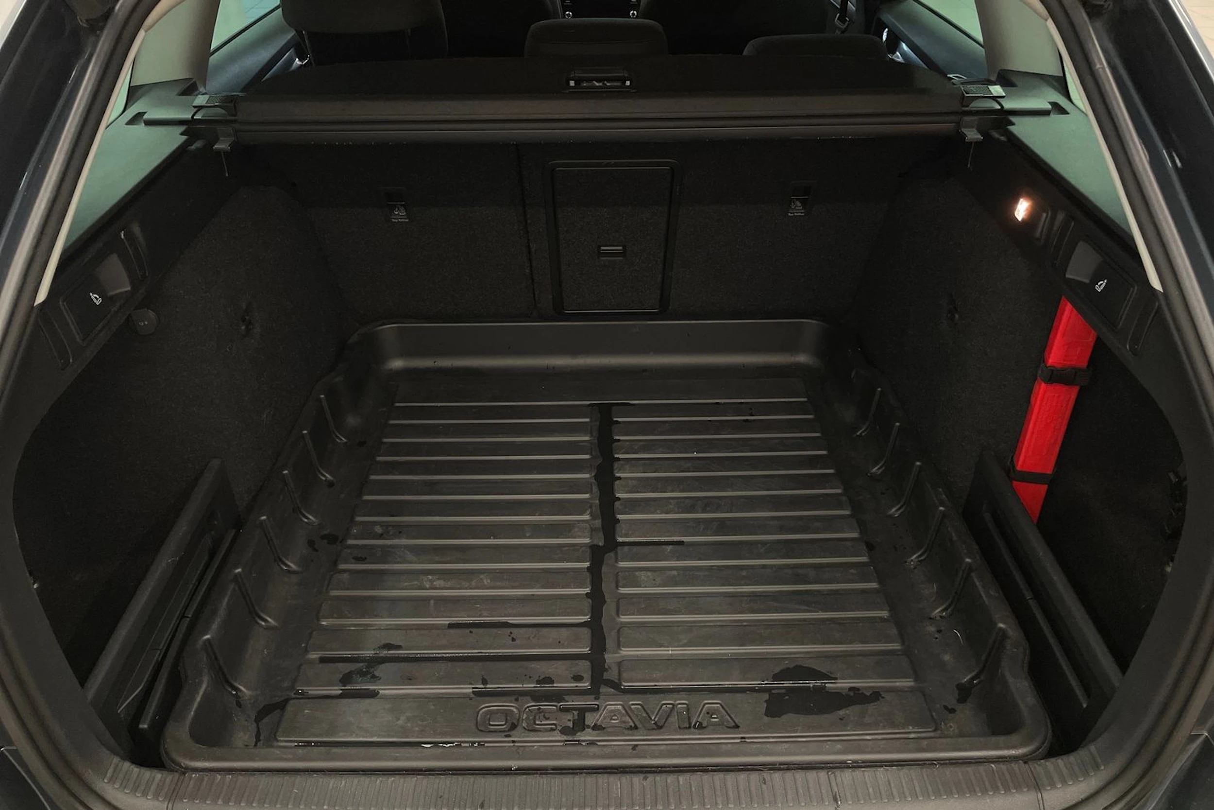 harmaa Skoda Octavia 2018 kuva 26.