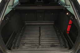harmaa Skoda Octavia 2018 kuva 26.