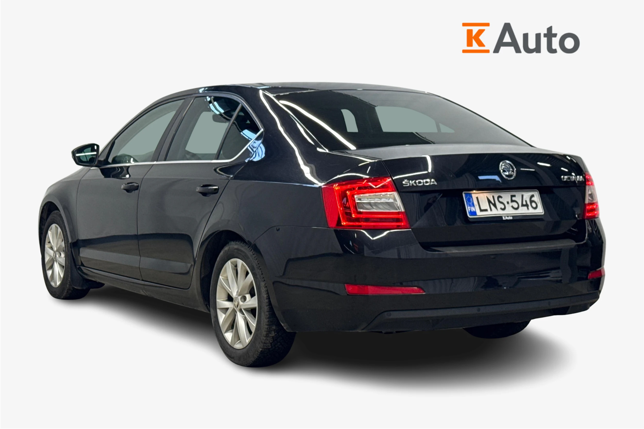 musta Skoda Octavia 2017 kuva 2.