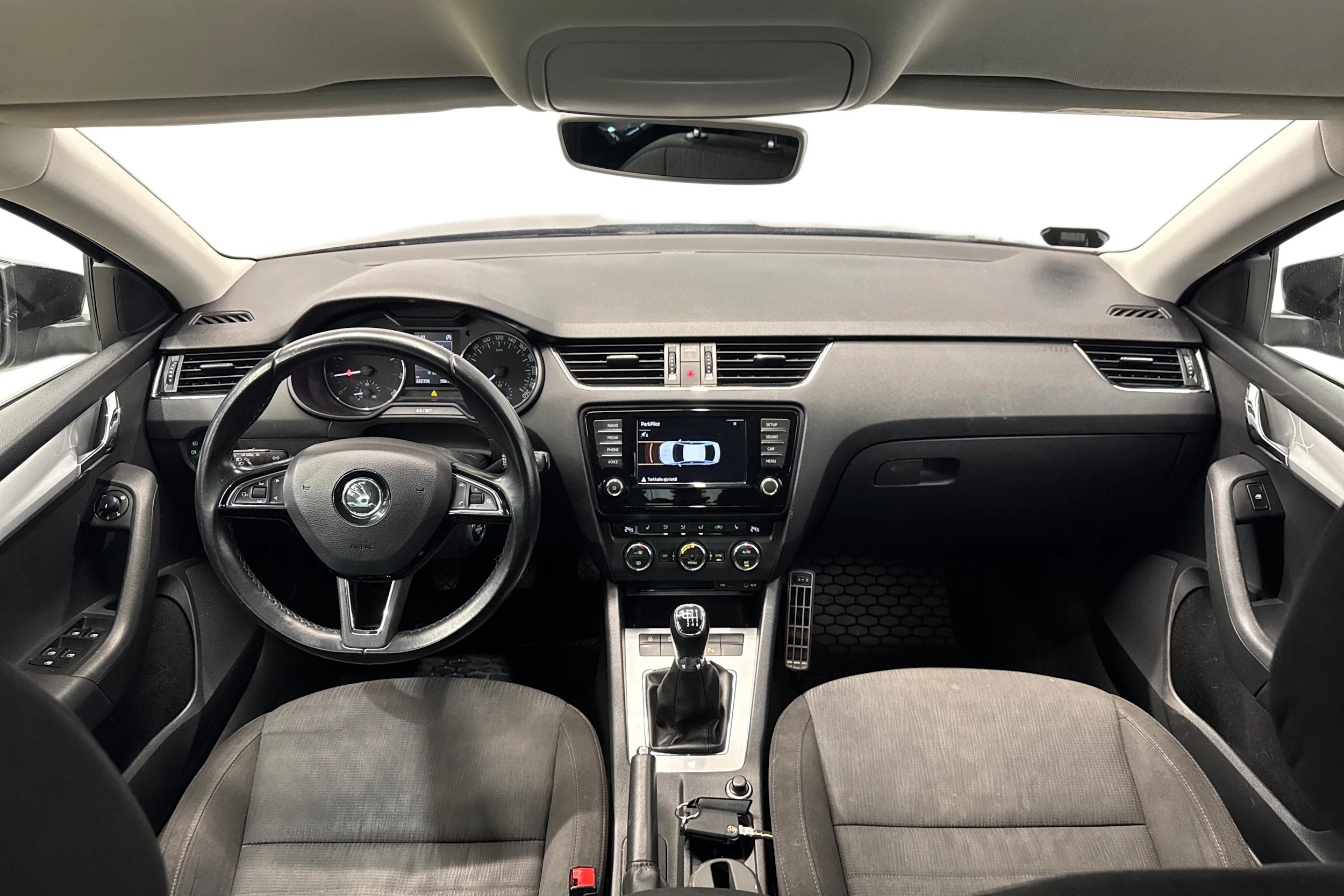 musta Skoda Octavia 2017 kuva 7.