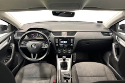 musta Skoda Octavia 2017 kuva 7.