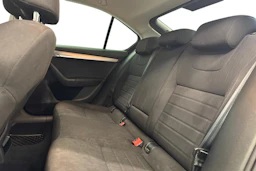 musta Skoda Octavia 2017 kuva 8.