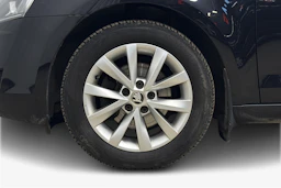 musta Skoda Octavia 2017 kuva 9.
