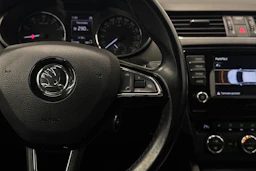 musta Skoda Octavia 2017 kuva 13.