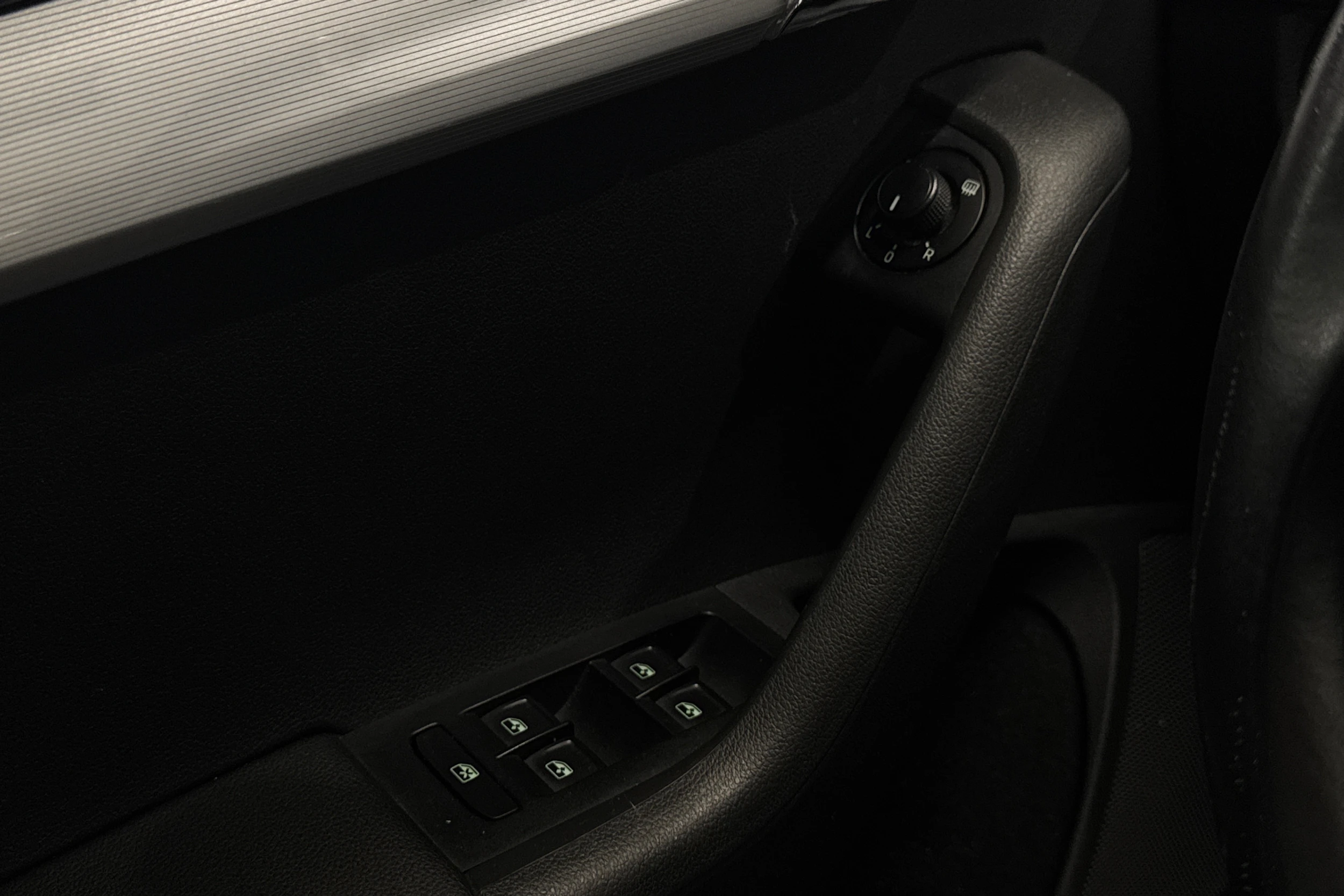 musta Skoda Octavia 2017 kuva 16.