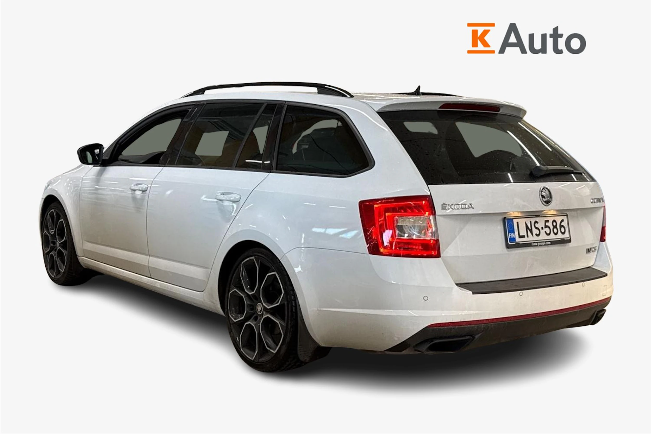 Valkoinen Skoda OCTAVIA 2017 kuva 2.