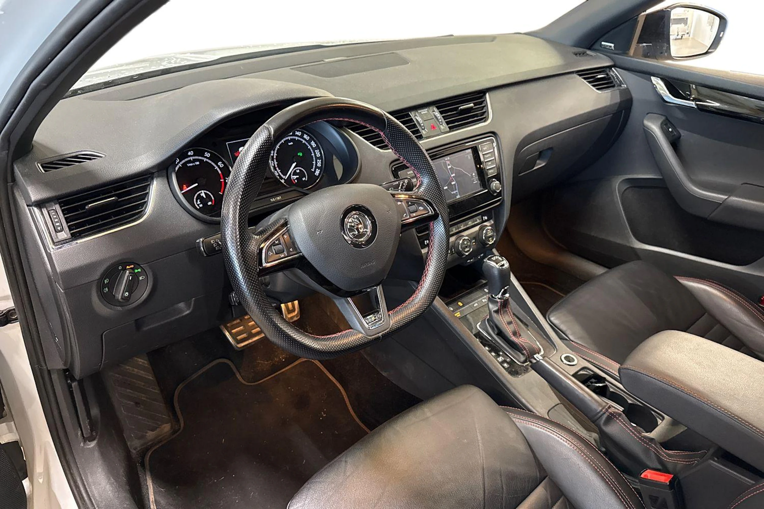 Valkoinen Skoda OCTAVIA 2017 kuva 3.