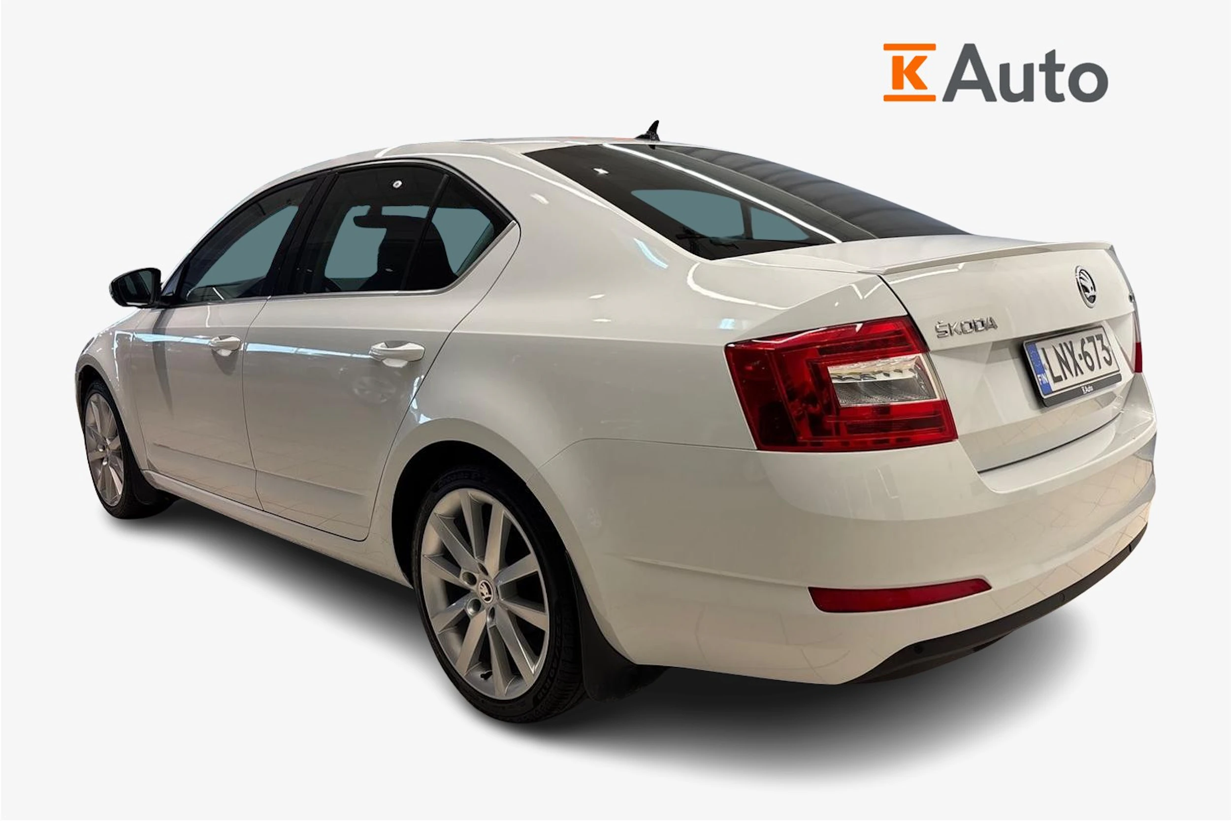 Valkoinen Skoda OCTAVIA 2017 kuva 2.