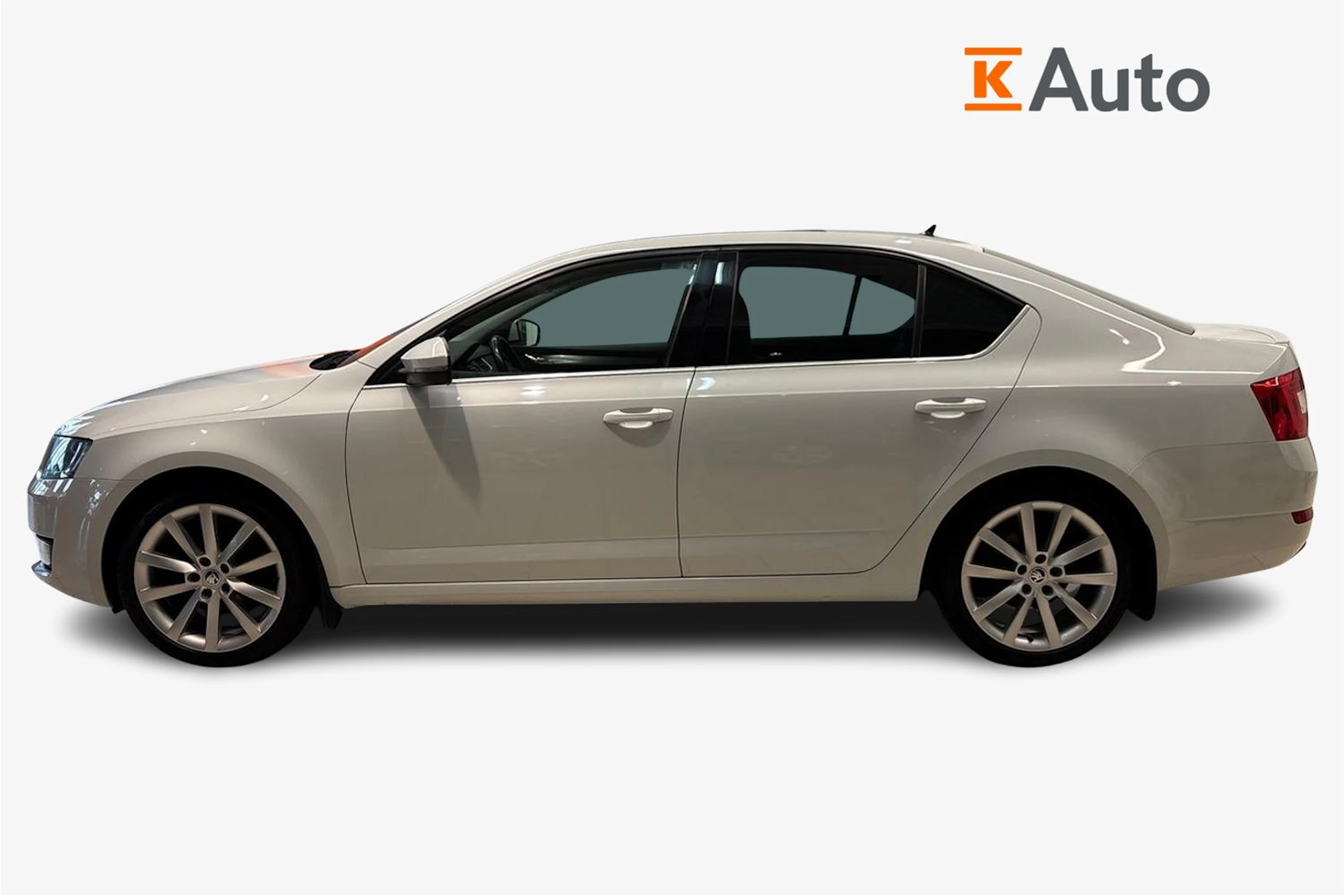 Valkoinen Skoda OCTAVIA 2017 kuva 5.