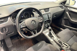 Valkoinen Skoda OCTAVIA 2017 kuva 6.