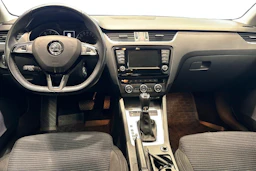 Valkoinen Skoda OCTAVIA 2017 kuva 7.