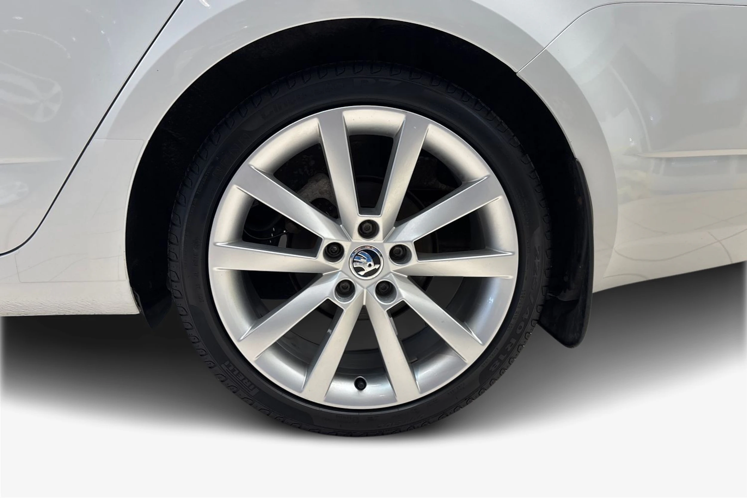 Valkoinen Skoda OCTAVIA 2017 kuva 9.