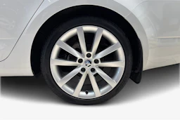 Valkoinen Skoda OCTAVIA 2017 kuva 9.