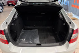 Valkoinen Skoda OCTAVIA 2017 kuva 11.