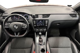 Punainen Skoda Octavia 2017 kuva 9.