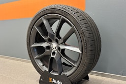 Punainen Skoda Octavia 2017 kuva 13.