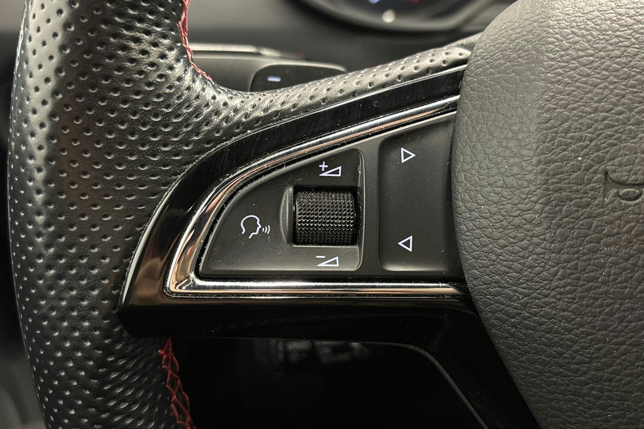 Punainen Skoda Octavia 2017 kuva 16.