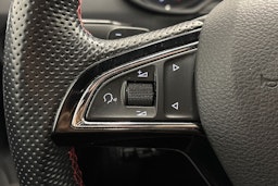 Punainen Skoda Octavia 2017 kuva 16.