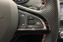 Punainen Skoda Octavia 2017 kuva 17.